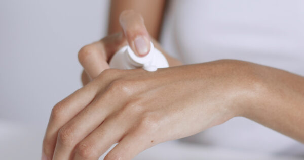 PROTECT+ CLEANSING MILK, Fragrance Free - Billede 5